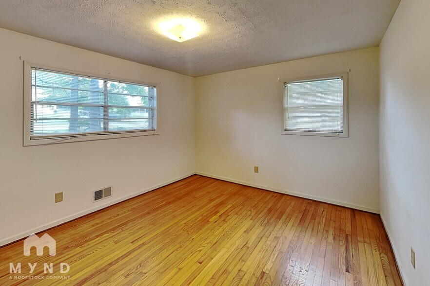 Building Photo - 2539 Park Dr