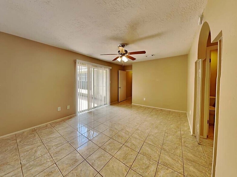 Building Photo - 22606 Meadowgate Dr