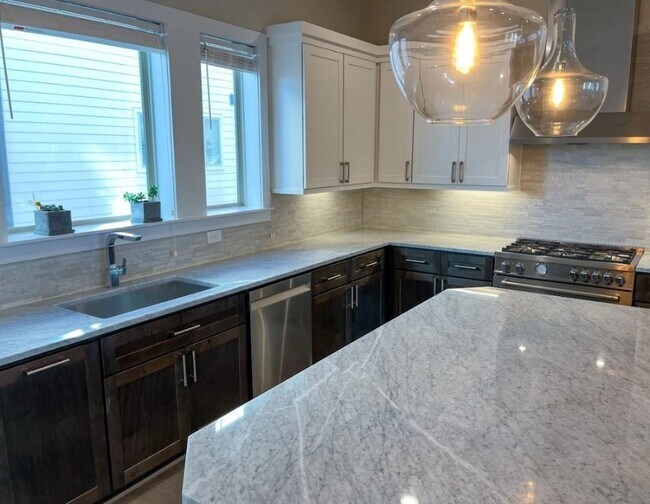 Building Photo - 2643 Fountain Key Blvd