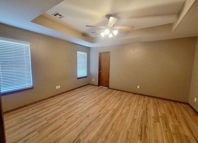 Building Photo - Beautiful 3 bed, 2 bath Home in East Moore with Bonus Room!