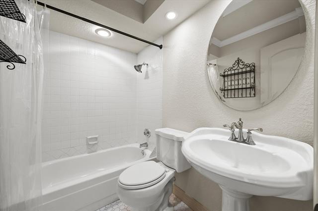 Building Photo - 3830 Mediterranean St