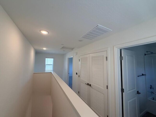 Building Photo - 6576 Blushing Dr