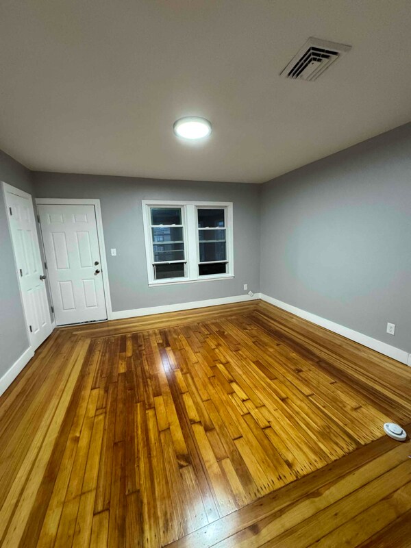 Building Photo - 12 Lucretia Ave
