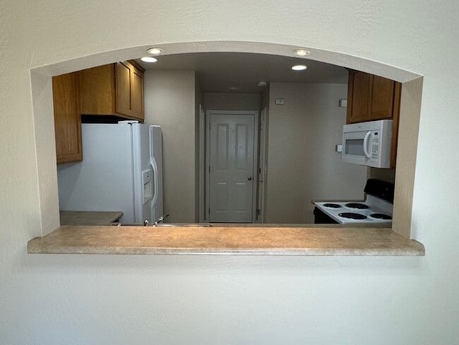 Building Photo - COME HOME TO COMFORT TO THIS 3 BEDROOM HOME IN A QUIET, TRANQUIL NEIGHBORHOOD