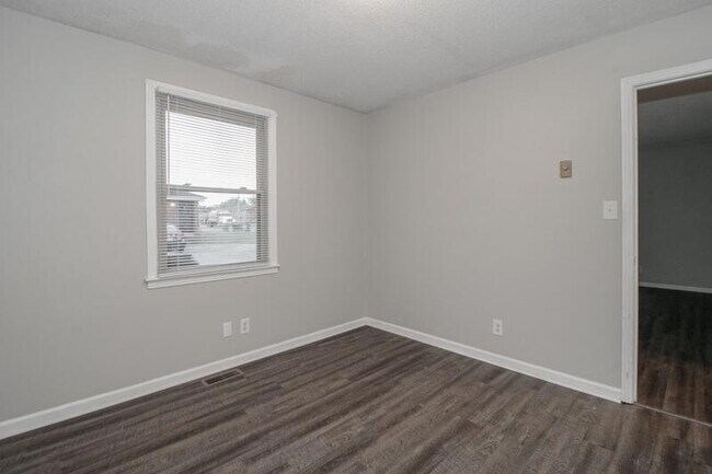 Building Photo - 805 Golf View Pl