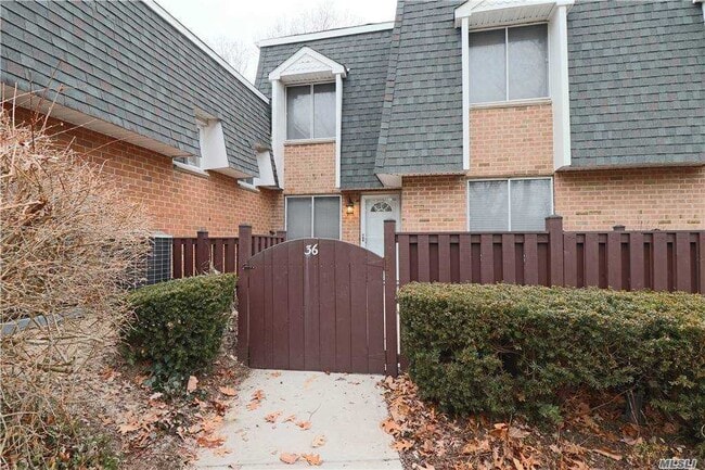 Primary Photo - 36 Sagamore Hills Dr