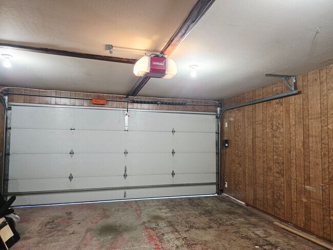 Building Photo - Stunning 4BD + Office Home with Pool in Li...