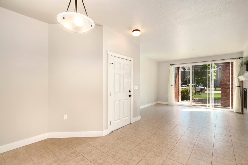 Building Photo - 2445 Windrow Dr