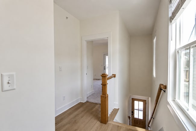 Building Photo - 1358 Belfair St
