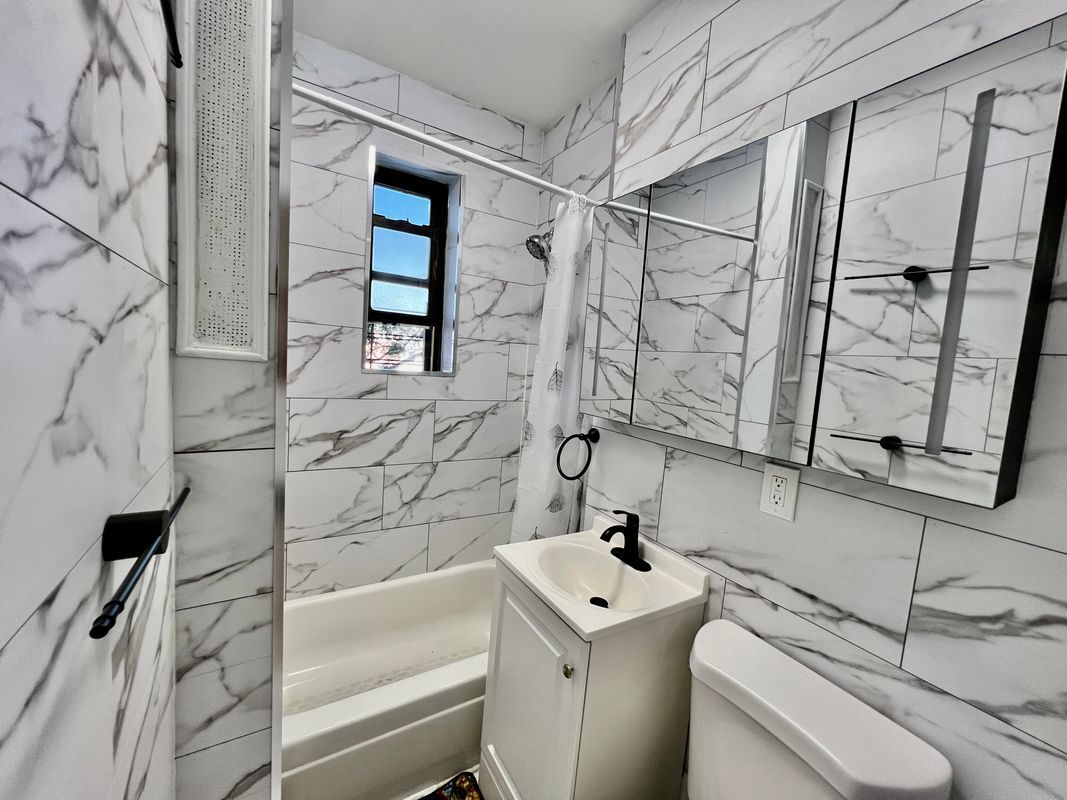 Building Photo - 21-37 33rd Street, 3E