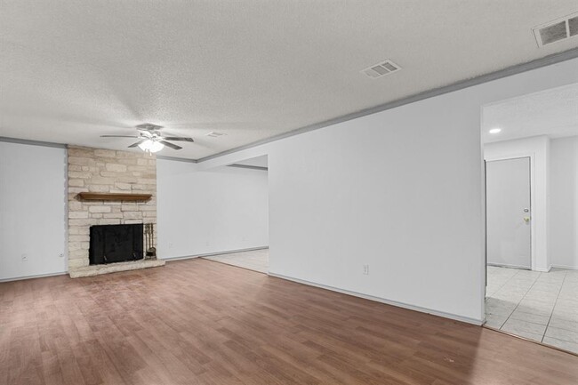 Building Photo - 1702 Spiderlily View