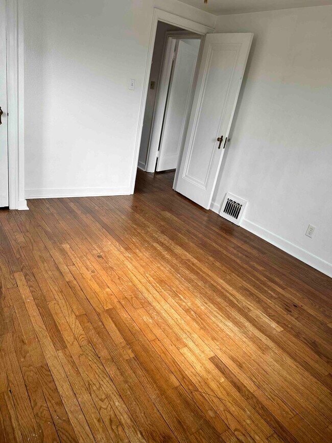 2nd bedroom - 1919 Columbia Ave