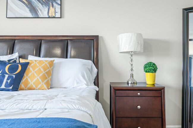 Building Photo - 4007 Woodview Dr