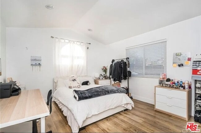 Building Photo - 6140 Rhodes Ave