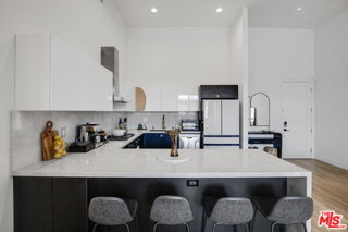 Building Photo - 118 S Kenwood St