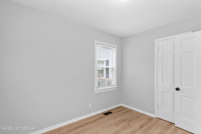 Building Photo - 1620 Phyllis Ave