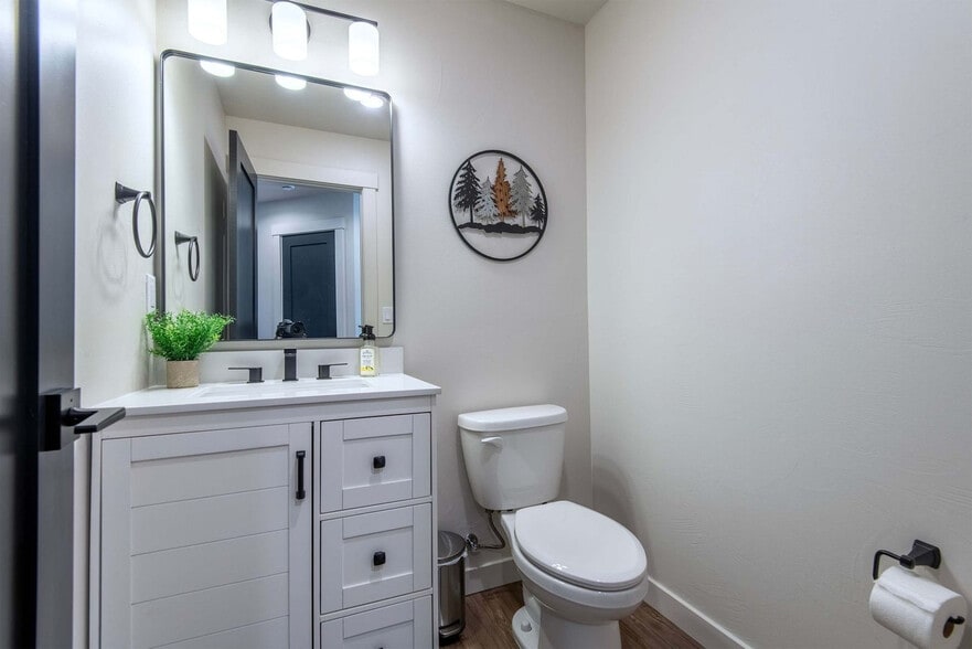 Building Photo - 690 Stone Peak Lp