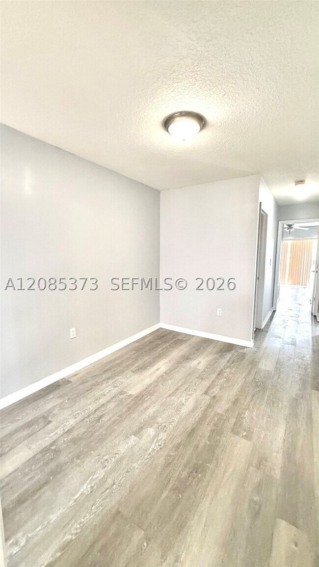 Building Photo - 10130 SW 154th Ct