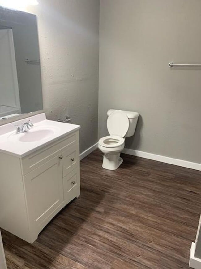 Building Photo - Newly remodeled 2 bedroom home