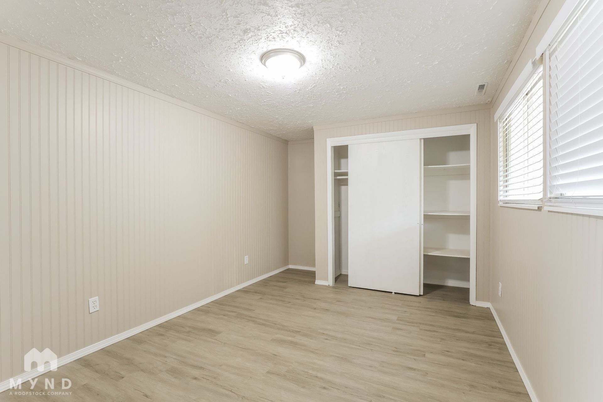 Building Photo - 2460 Woodthrush Dr