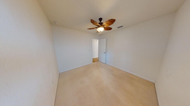 Building Photo - LOCATION! LOCATION! LOCATION!