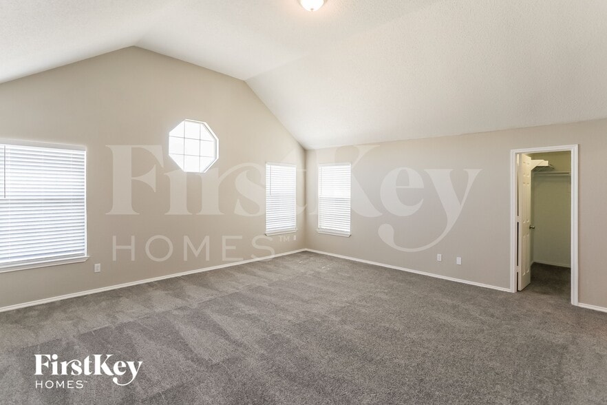 Building Photo - 5210 Orlando Cir