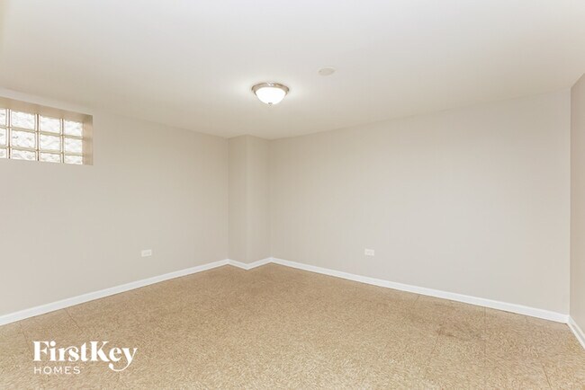 Building Photo - 17508 Greenbay Ave