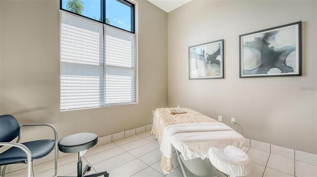 Building Photo - 12180 Wellen Golf St