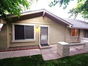 Building Photo - Large 2 bedroom 1.5 bath 2 car garage townhouse new custom flooring and paint throughout with new...
