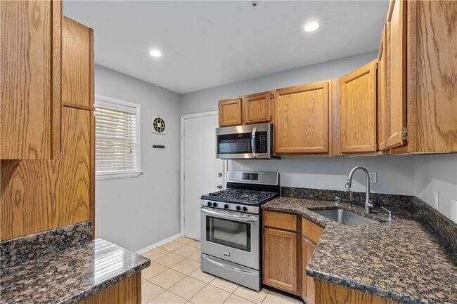 Building Photo - 3660 Peachtree Rd NE