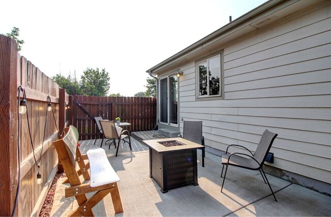 Building Photo - 3BD, 2BA Front side Duplex with Private Front Yard, Near Sloan's Lake