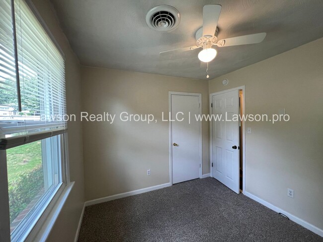 Building Photo - Cozy and Clean on a Cul De Sac-Move In Ready!