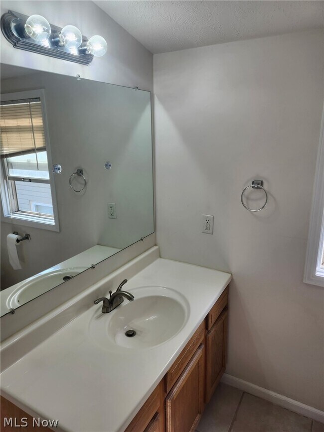 Building Photo - 12224 Fairview Ct