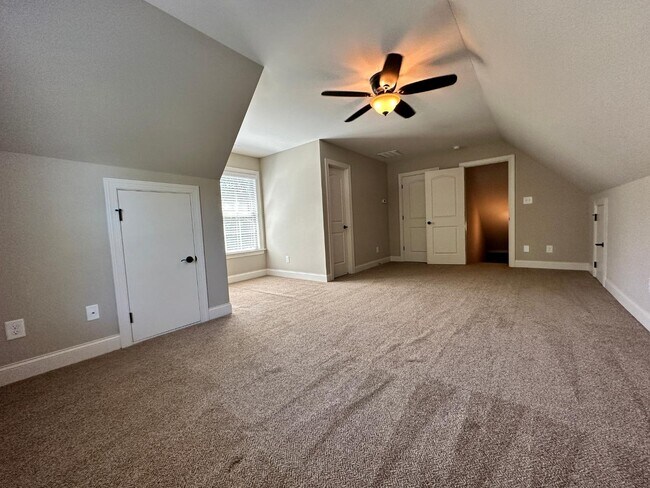 Building Photo - 8643 Amandine Way