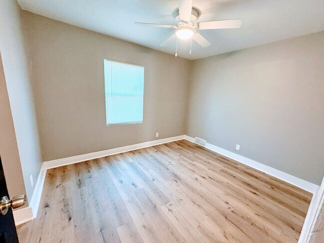 Building Photo - 2-4 Bedroom 1 Bathroom Home