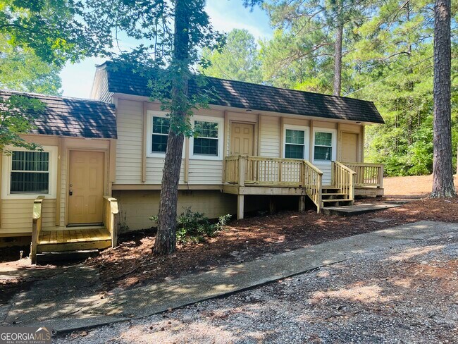 Building Photo - 45 Westgate Cir