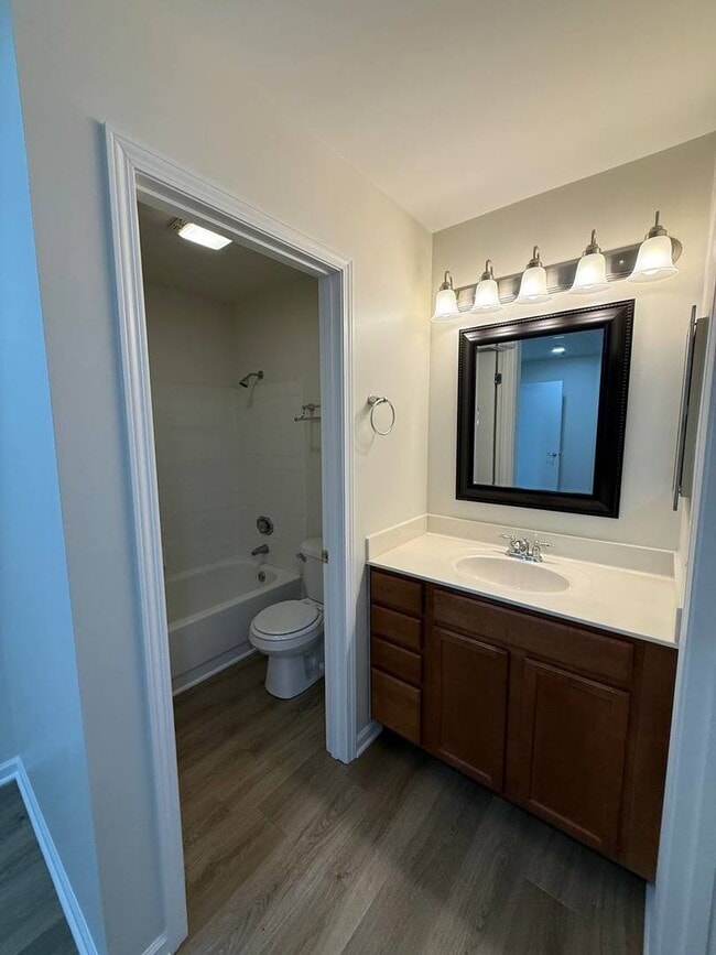 Building Photo - 209 Glengarry Dr