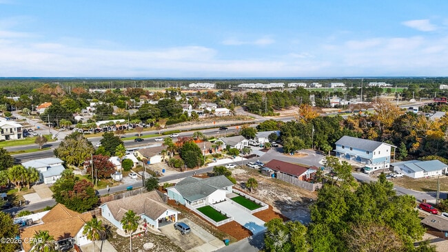 Building Photo - 121 Lakeside Cir