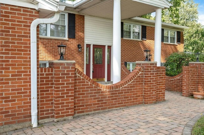 Building Photo - 2045 La Grange Rd