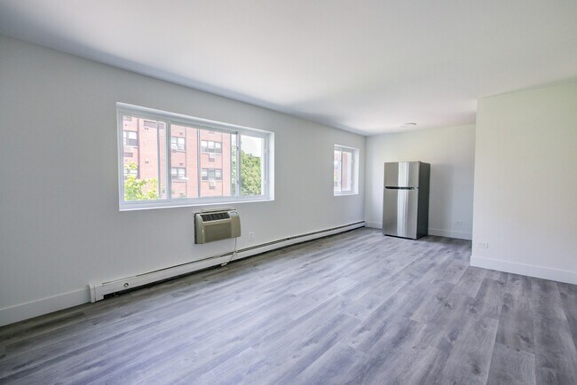Building Photo - 5314 N Damen Ave