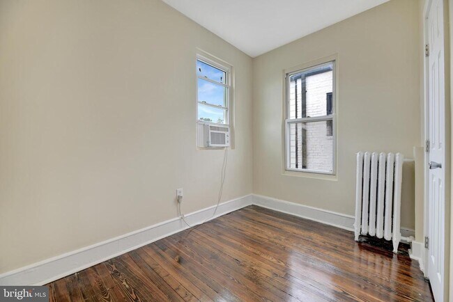 Building Photo - 618 Columbia Rd NW