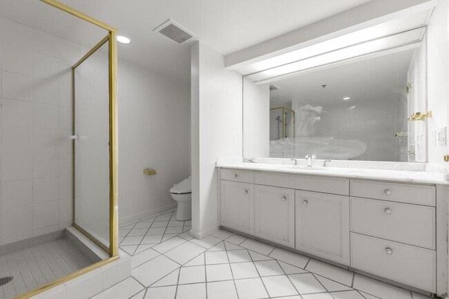 Building Photo - 1341 Kapiolani Blvd