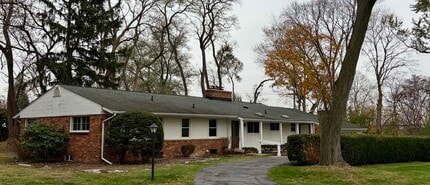 Building Photo - 6493 Thorncrest Dr