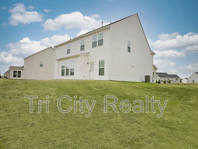 Building Photo - 504 Albertson Ave