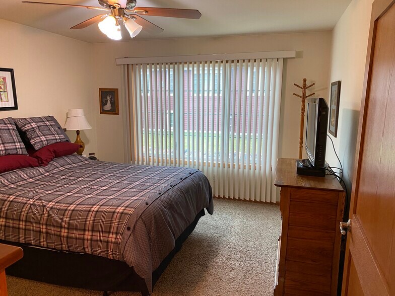 Building Photo - 1321 Pinecrest Ln