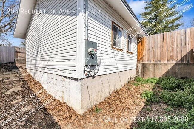 Building Photo - 203 Recreation Ave