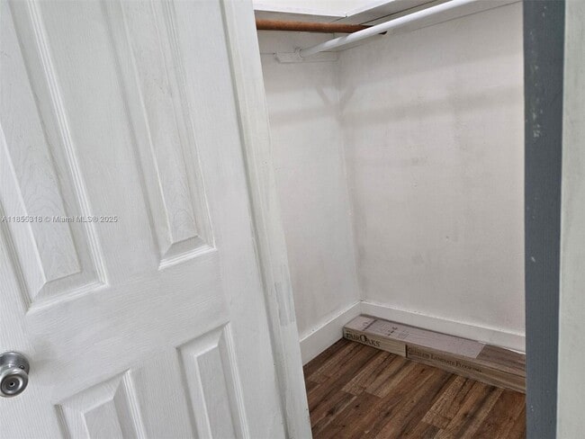 Building Photo - 4101 SW 54th Ct