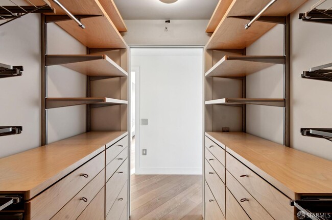 Building Photo - 201 Folsom St