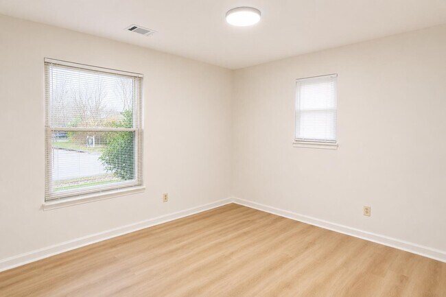 Building Photo - 107 Hillside Dr