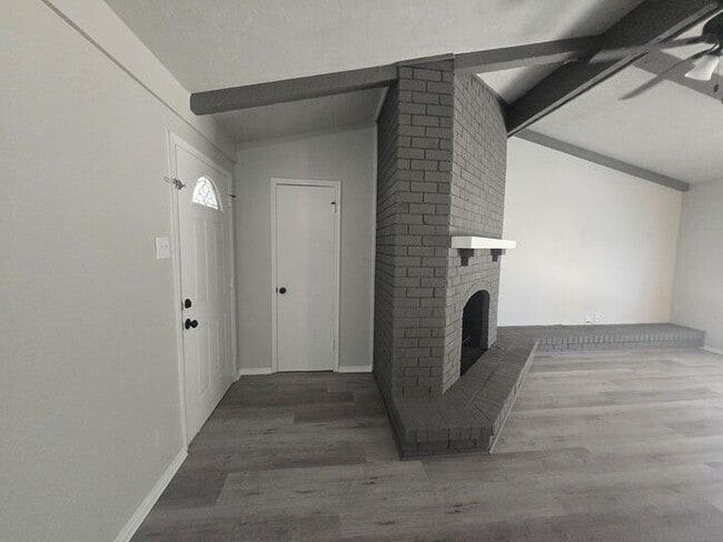 Building Photo - 3 Bedroom/2 Bathroom/1 Covered Parking Places - Remodeled